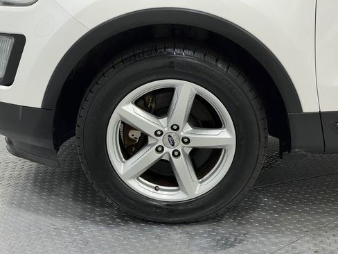 Used 2016 Ford Explorer XLT w/ Equipment Group 202A image 38