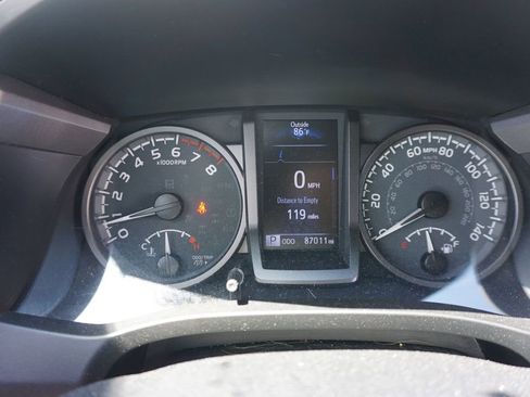 Used 2020 Toyota Tacoma TRD Sport image 7