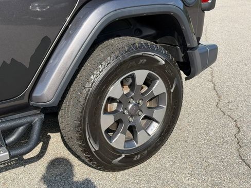 Used 2019 Jeep Wrangler Unlimited Sahara AWD/4WD image 26