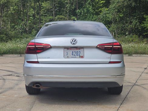 Used 2017 Volkswagen Passat 1.8T SE FWD image 4
