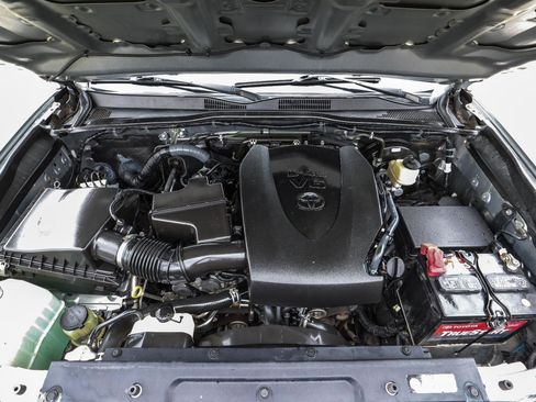 Used 2017 Toyota Tacoma SR5 w/ Tow Package image 15