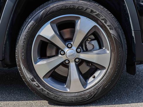 Used 2020 Jeep Cherokee Limited AWD/4WD image 26