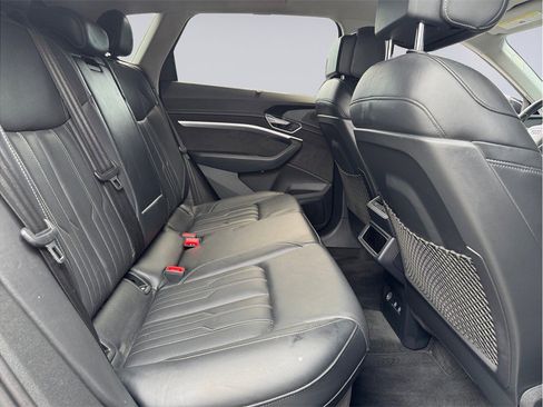 Used 2019 Audi e-tron Prestige w/ Prestige Package AWD/4WD image 25