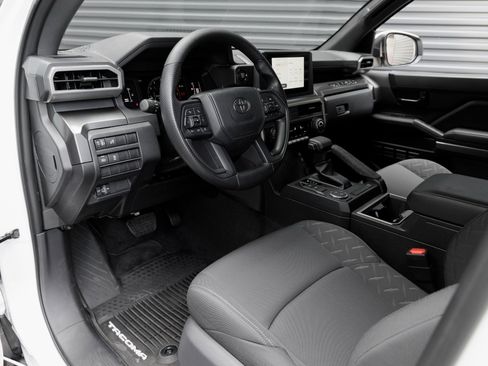 Used 2025 Toyota Tacoma SR5 image 4