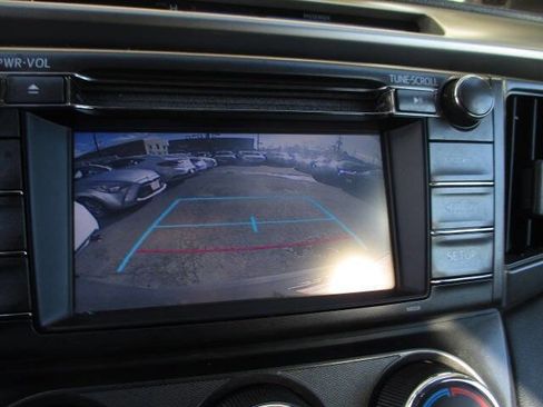 Used 2015 Toyota RAV4 LE image 9