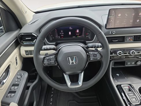 New 2026 Honda Pilot Touring image 12