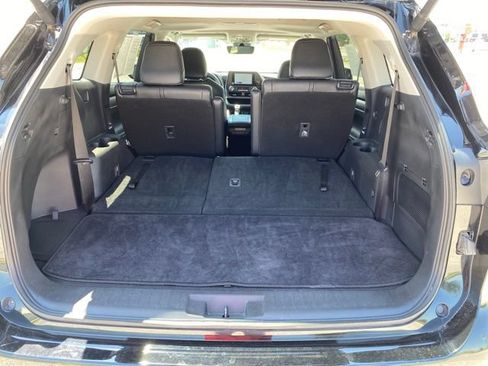 Certified 2025 Toyota Highlander XLE AWD/4WD image 4