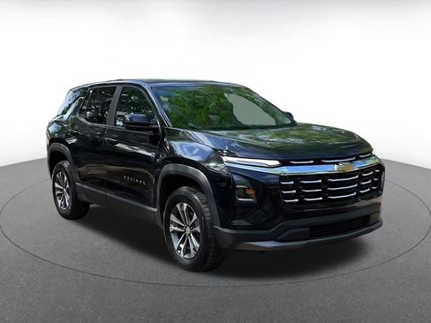 Used 2025 Chevrolet Equinox LT AWD/4WD image 3