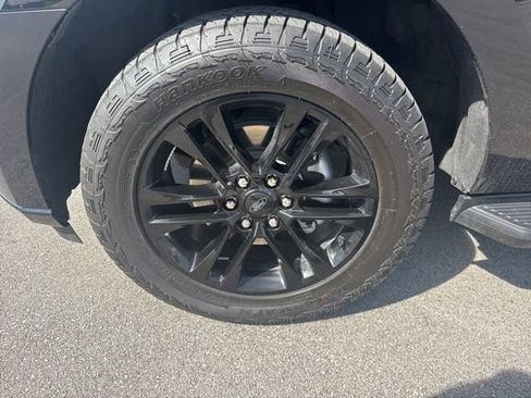 Used 2024 Ford Expedition XLT AWD/4WD image 9