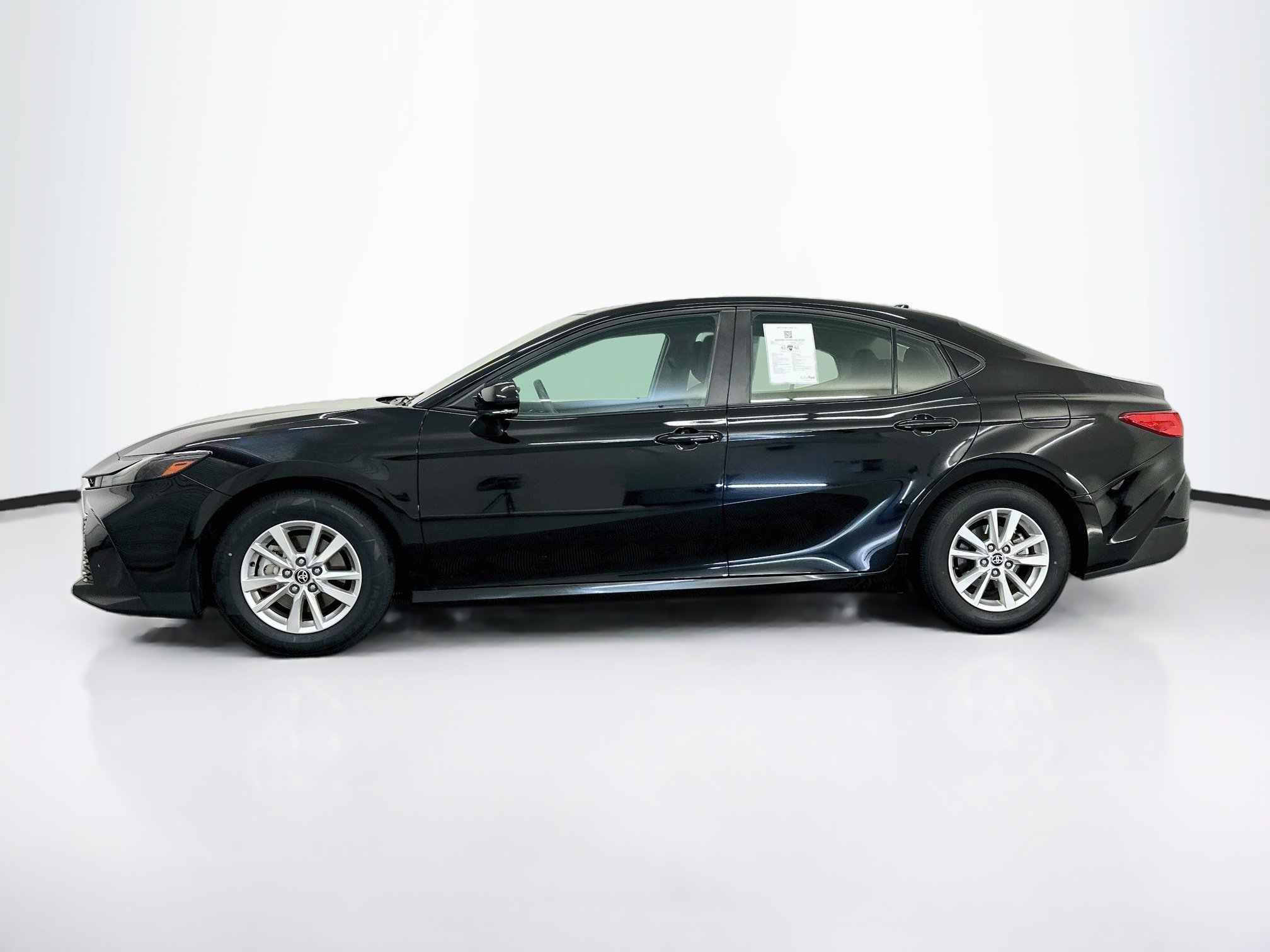 Used 2025 Toyota Camry LE FWD image 4