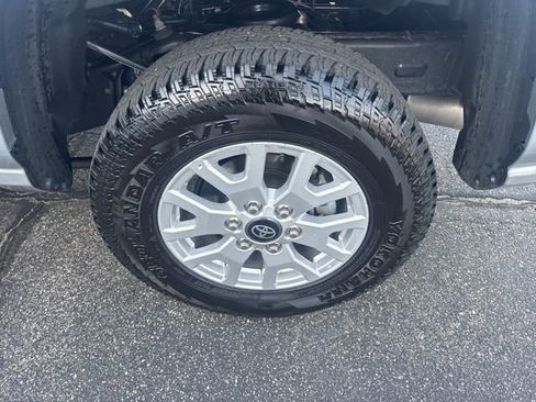 Used 2025 Toyota Tacoma SR5 w/ SR5 Upgrade Package image 27