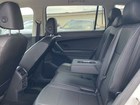 Used 2019 Volkswagen Tiguan SE AWD/4WD image 18