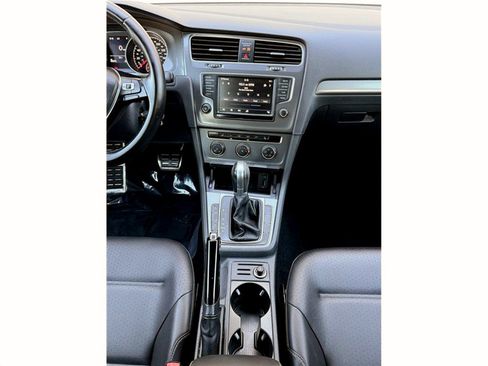 Used 2017 Volkswagen Golf Alltrack S image 27