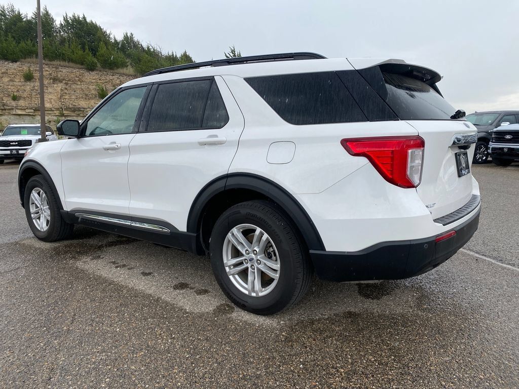 Used 2023 Ford Explorer XLT AWD/4WD image 5