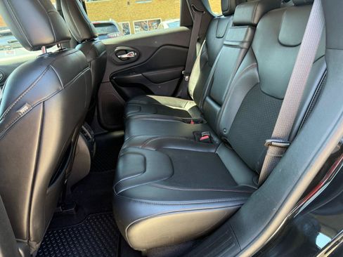 Used 2019 Jeep Cherokee Trailhawk w/ Comfort/Convenience Group AWD/4WD image 13