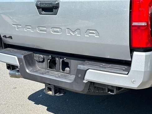 Used 2025 Toyota Tacoma TRD Off-Road w/ TRD Off Road Upgrade Package AWD/4WD image 5