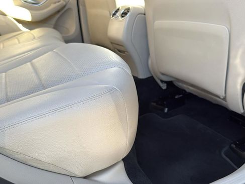 Used 2018 Mercedes-Benz GLC 300 4MATIC image 27