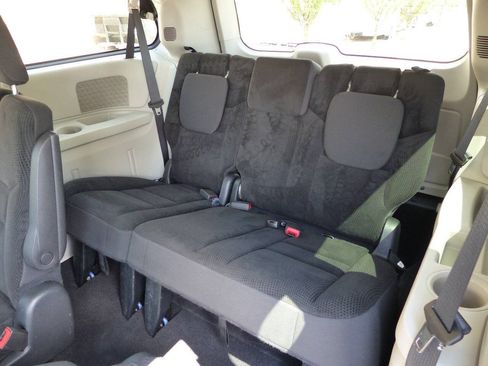 Used 2019 Dodge Grand Caravan SE FWD image 35
