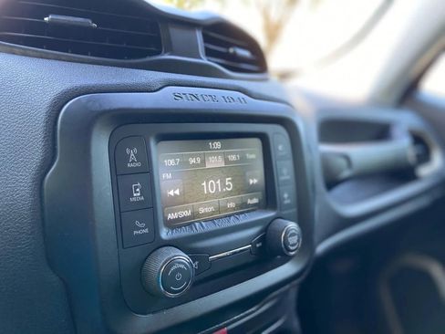 Used 2016 Jeep Renegade Latitude FWD image 22