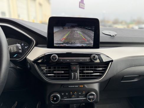 Certified 2020 Ford Escape SE image 16