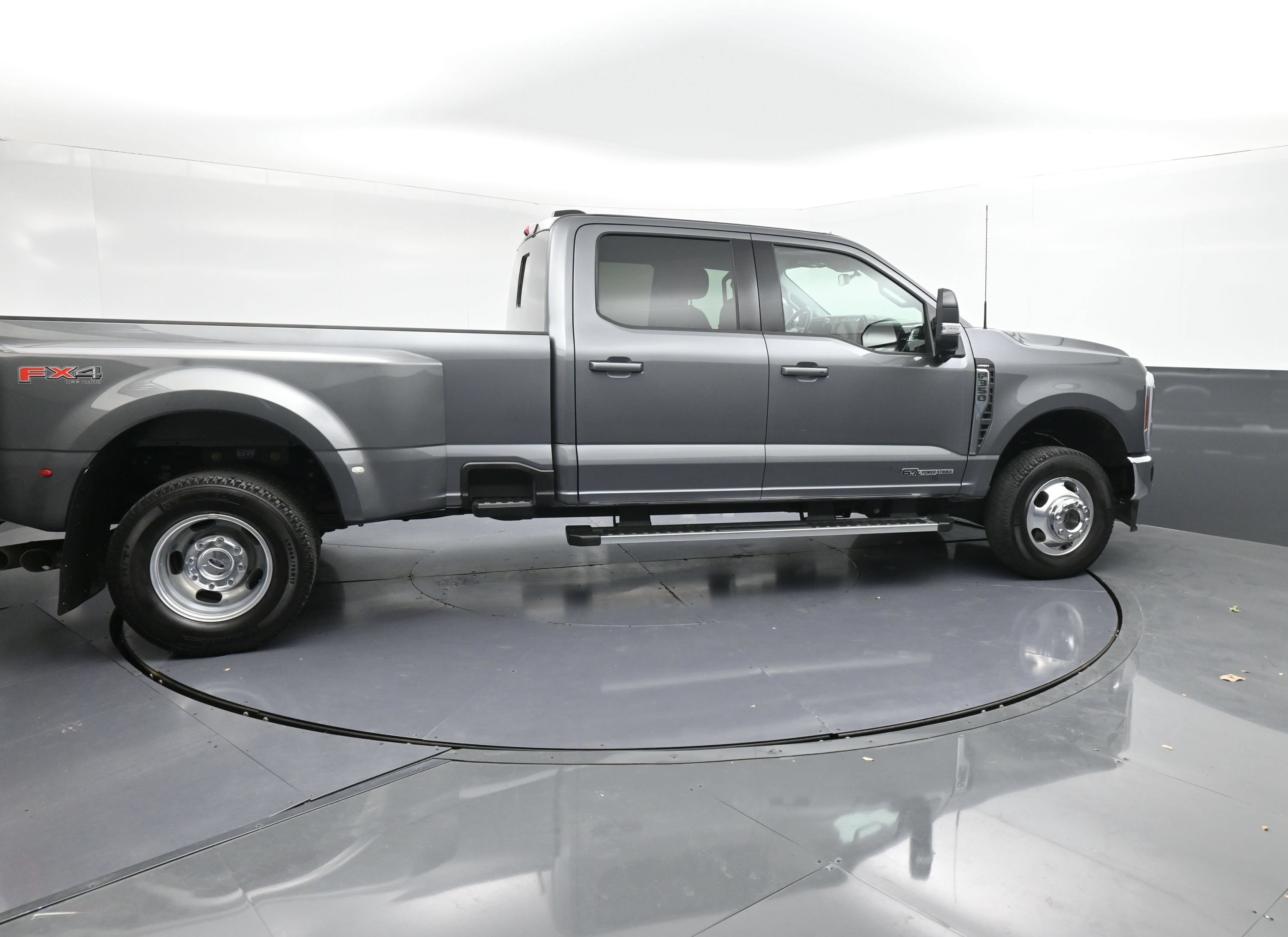 Used 2024 Ford F350 Lariat w/ FX4 Off-Road Package AWD/4WD image 9