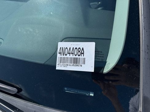 Used 2020 Toyota Camry SE w/ Sunroof Package FWD image 34