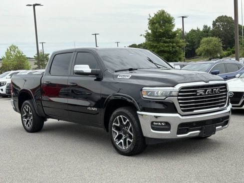Used 2025 RAM 1500 Laramie AWD/4WD image 7