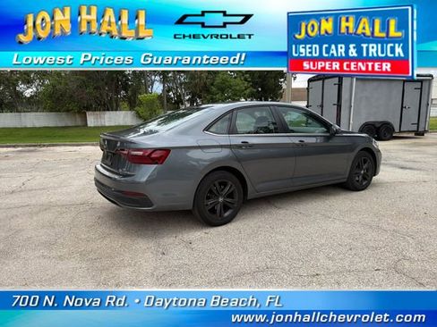 Used 2022 Volkswagen Jetta SE FWD image 13