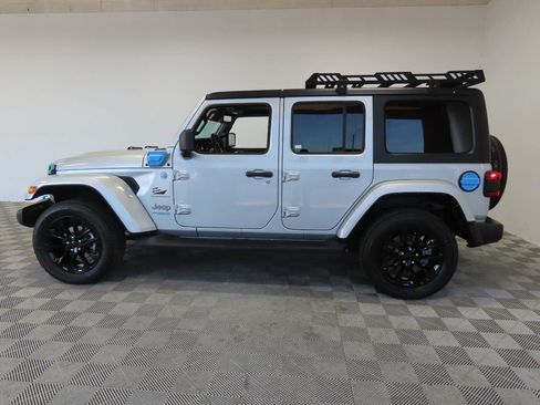 Used 2022 Jeep Wrangler Unlimited Sahara w/ Cold Weather Group AWD/4WD image 5