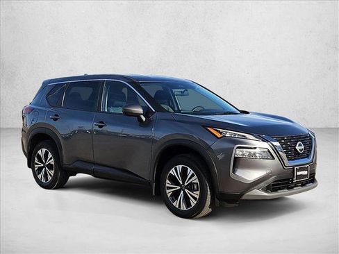 Used 2022 Nissan Rogue SV image 3