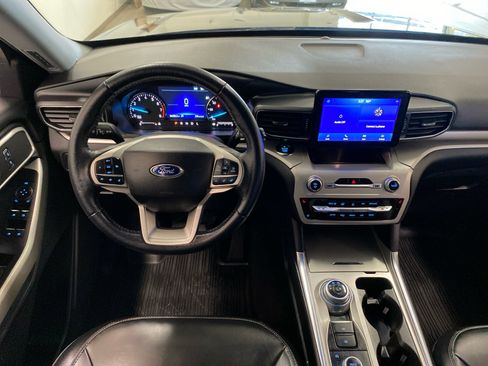Used 2021 Ford Explorer XLT w/ Equipment Group 202A image 14