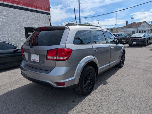Used 2019 Dodge Journey SE w/ Connectivity Group FWD image 6