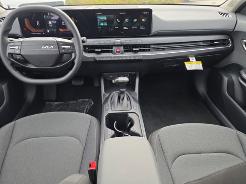 New 2025 Kia K4 LXS image 14