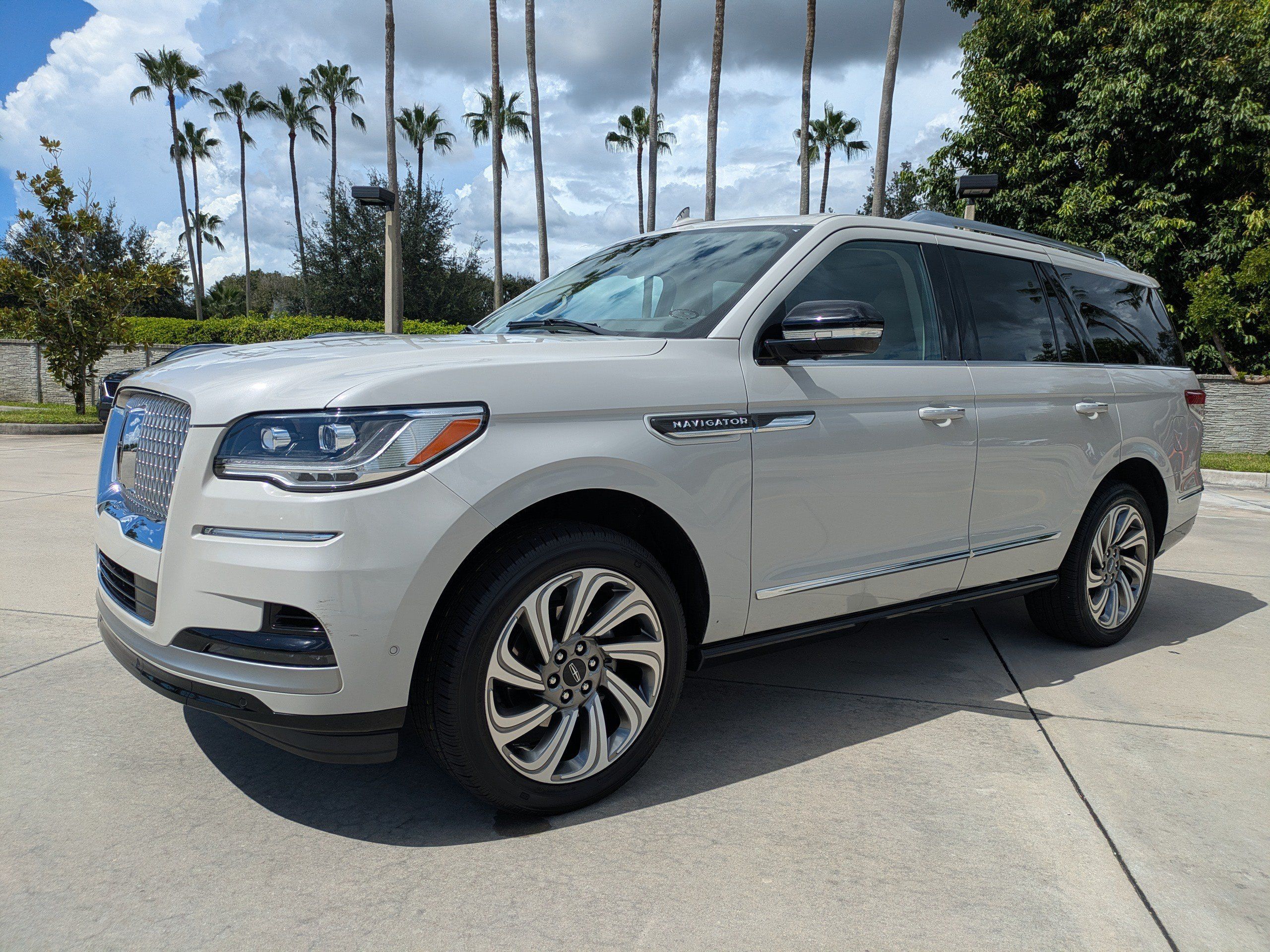 Used 2023 Lincoln Navigator Reserve RWD image 5