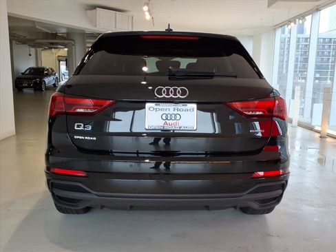 Certified 2025 Audi Q3 2.0T Premium w/ Convenience Package image 5