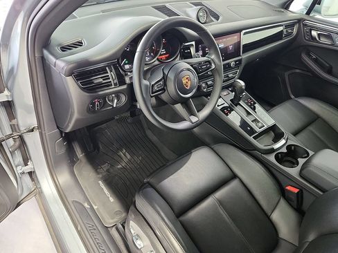 Certified 2026 Porsche Macan AWD/4WD image 4