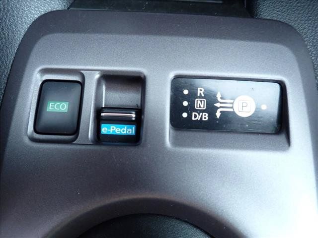 Used 2025 Nissan Leaf S FWD image 15