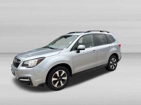 Used 2018 Subaru Forester 2.5i Limited AWD/4WD image 8