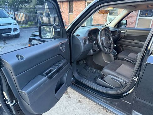 Used 2012 Jeep Patriot Latitude FWD image 12