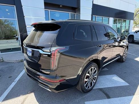 Used 2022 Cadillac XT6 Sport w/ Platinum Package image 5