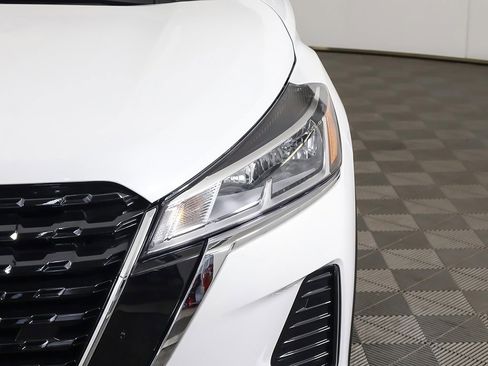 Used 2023 Nissan Kicks SV image 12