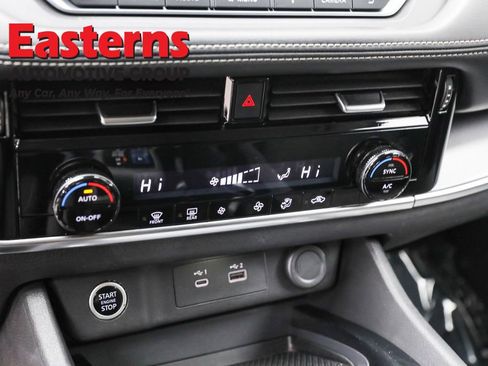 Used 2022 Nissan Rogue SV image 20