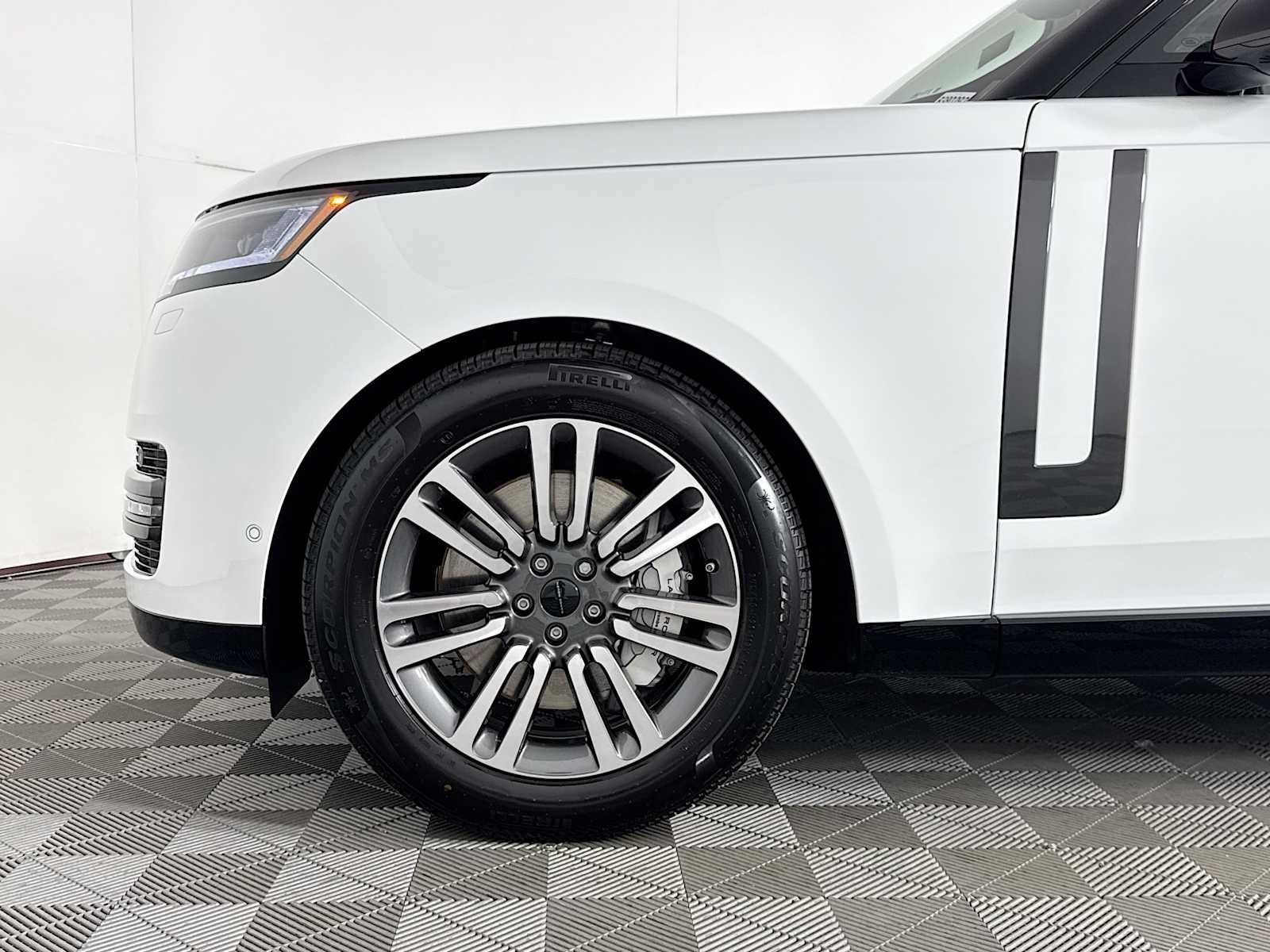 New 2026 Land Rover Range Rover Long Wheelbase SE AWD/4WD image 31