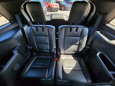 Used 2017 Ford Explorer XLT w/ Equipment Group 202A image 20