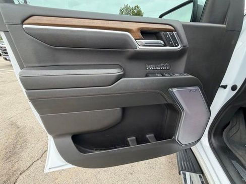 Used 2023 Chevrolet Silverado 1500 High Country w/ High Country Premium Package AWD/4WD image 15