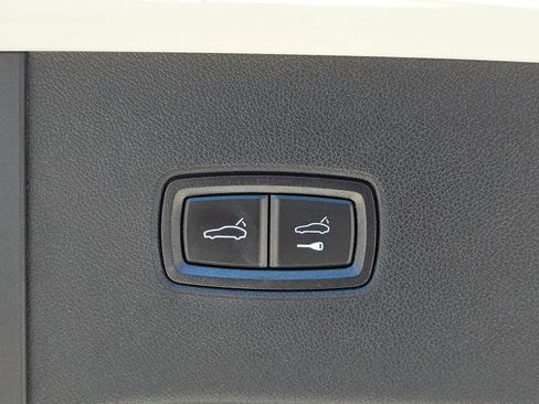 Used 2024 Porsche Cayenne AWD/4WD image 16