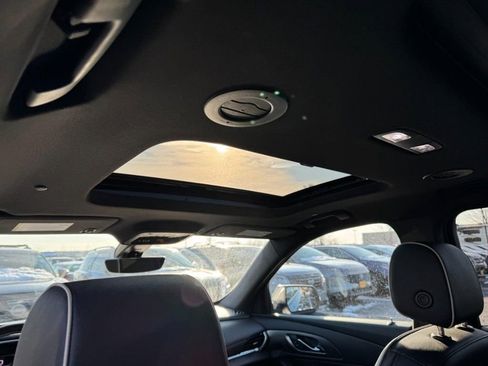 Used 2023 Chevrolet Traverse Premier image 13