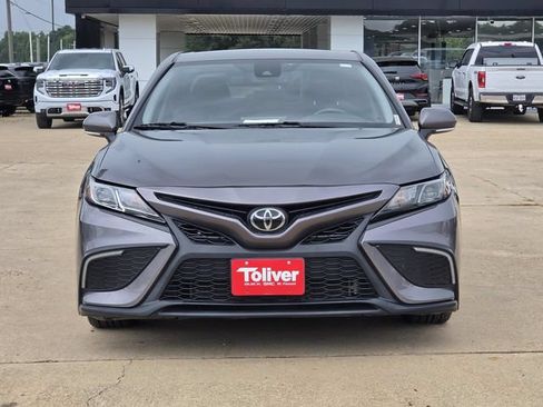 Used 2022 Toyota Camry SE FWD image 3