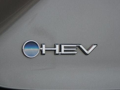 Used 2025 Toyota Camry SE image 17