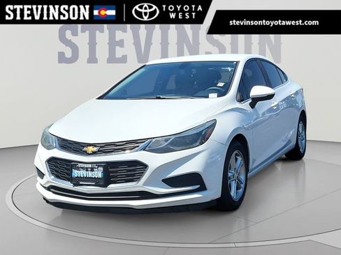 Used 2017 Chevrolet Cruze LT FWD image 1